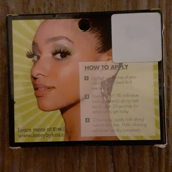 Brand New Eyelashes - Picture 2 of 2